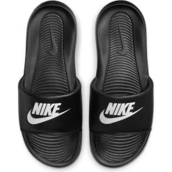 Nike Victori One Herren Slides Schwarz Weiß -Schiedsrichterausrüstung Geschäft nike victori one herren slides schwarz weib cn9675 002 0H7F 1280x1280